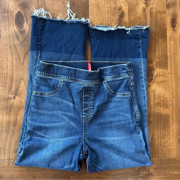 SPANX Cropped Flare Raw Hem Denim Jeans | Medium Wash | High-Rise | Size Large - Picture 4 of 8